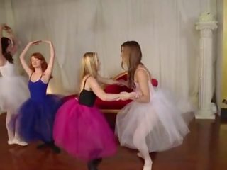 Lányok elmúlt vad - fiatal ballet dancers megy rogue tovább azok őrült instructor