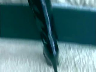 Schwarz schenkel hoch boot xxx video mit ein langbeinig brünette