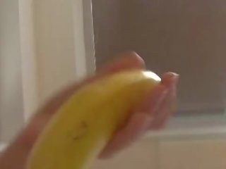 How-to: jovem morena amante ensina utilização um banana