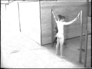 Slave pisket av ridning femme fatale (black&white retro video)