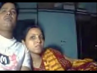 Warga india amuter attractive pasangan cinta flaunting mereka dewasa filem kehidupan - wowmoyback