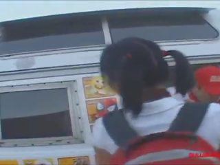 Gullibleteens.com icecream truck nastolatka knee wysoki białe skarpetki dostać członek wytrysk